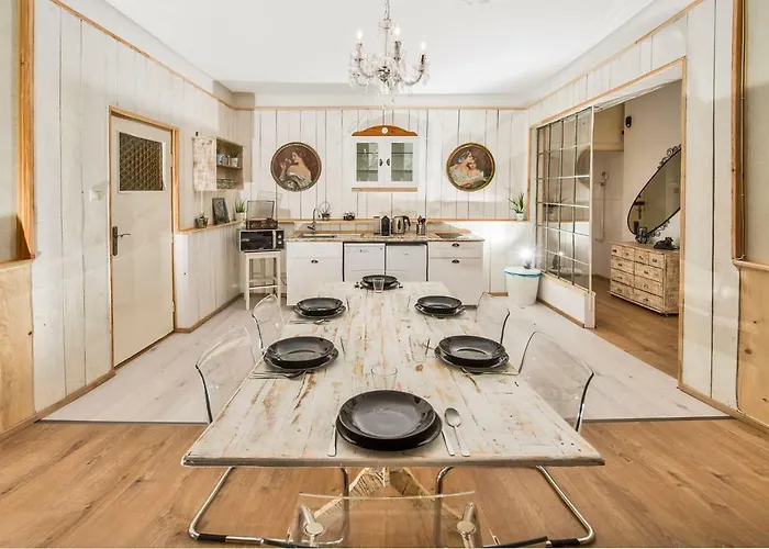 Rumbach Apartment
