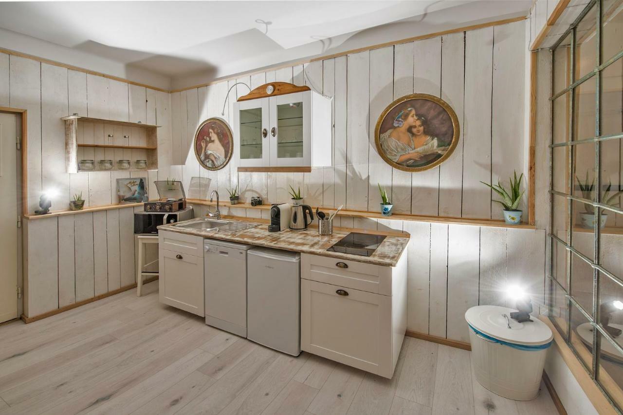 Rumbach Apartment *