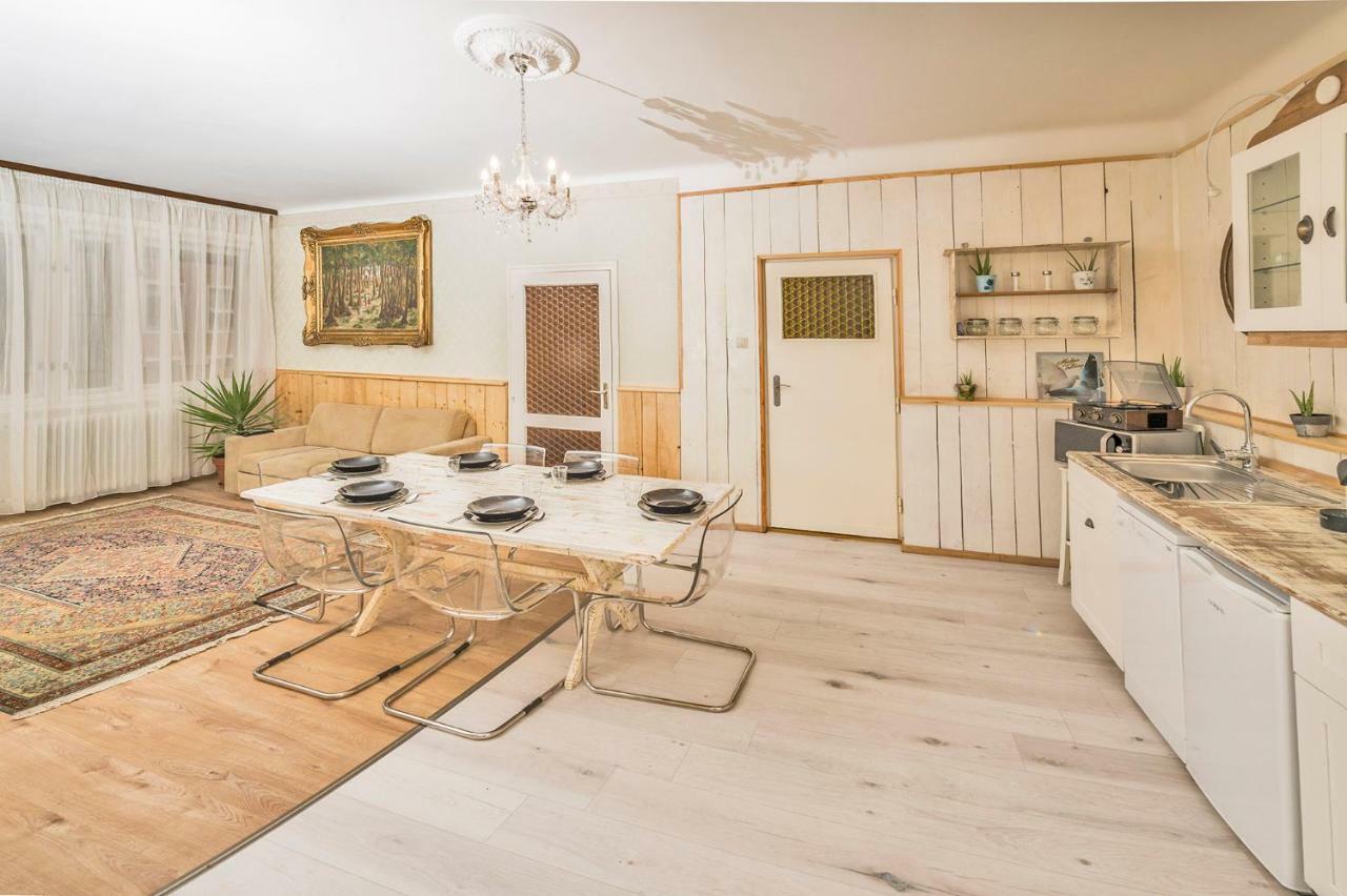 Rumbach Apartment *