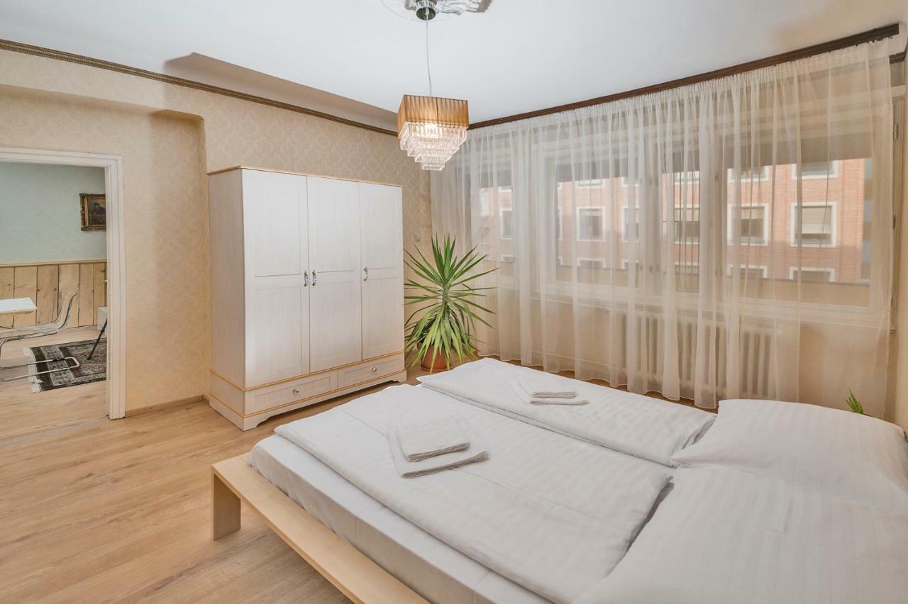 Rumbach Apartment